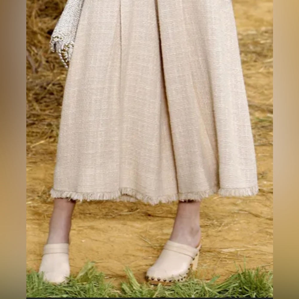 CHANEL Runway Leather Clogs Mules Metal studs 39 8 - Picture 6 of 16